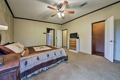 Cozy Canyon Lake Cabin with Hill Country Views! - image 10