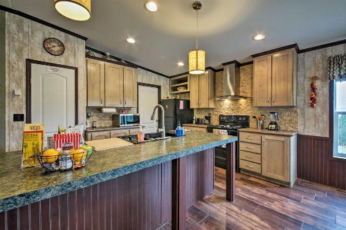 Cozy Canyon Lake Cabin with Hill Country Views! - image 7