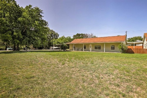 Charming Lake Retreat with Patio and Boat Parking! - image 7
