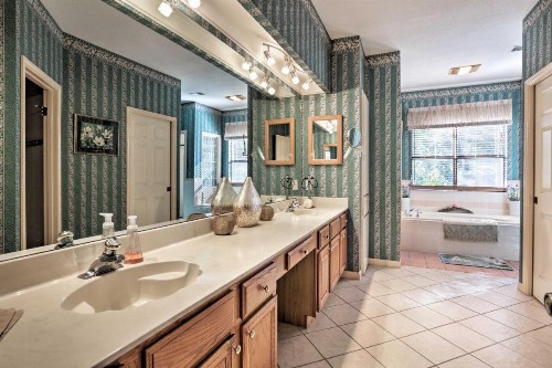 Secluded Home with Canyon Lake View Near Boat Launch! - image 9