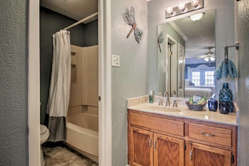 1st-Floor Condo with Balcony and Patio on Canyon Lake - image 3