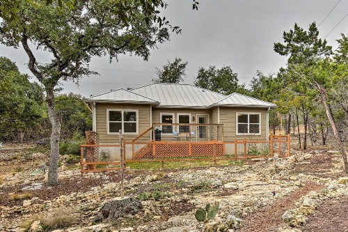 Pet-Friendly Home quarter Mi to Canyon Lk and Boat Ramp - image 10