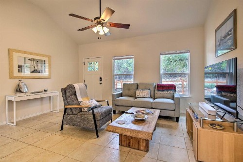 Pet-Friendly Home quarter Mi to Canyon Lk and Boat Ramp - image 12