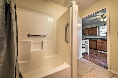 Cozy Canyon Lake Cottage 1 Mi to Guadalupe River! - image 10