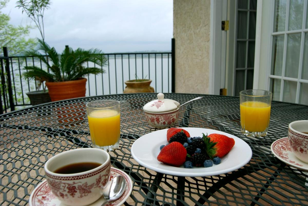 Lakehouse Bed and Breakfast