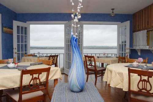 Lakehouse Bed and Breakfast - image 11