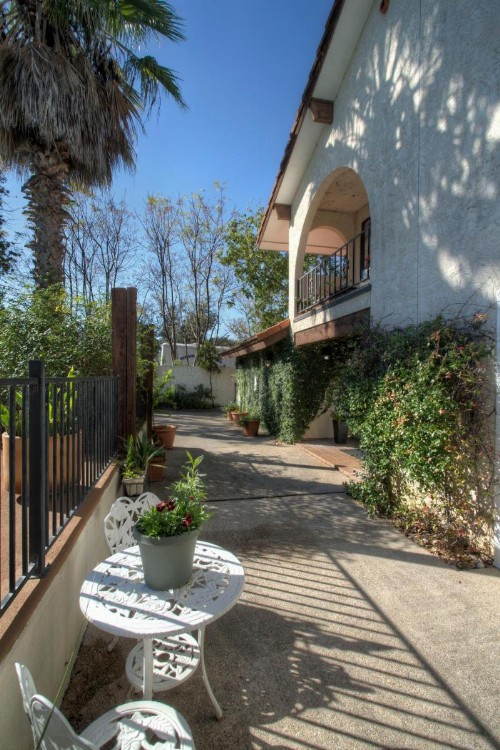Lakehouse Bed and Breakfast - image 14