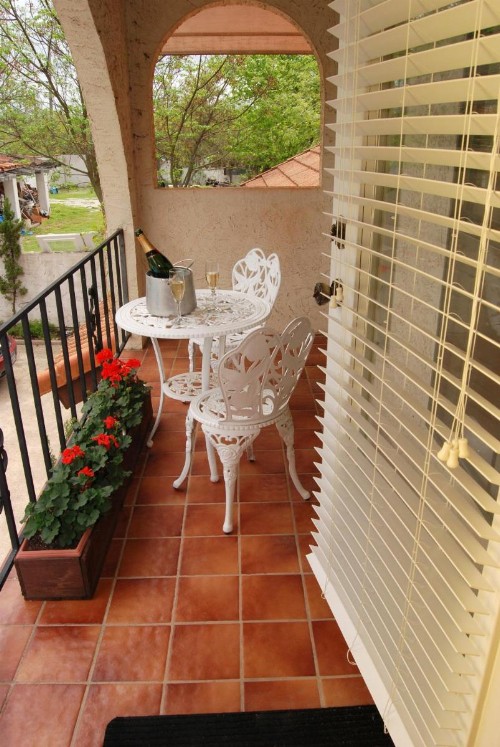 Lakehouse Bed and Breakfast - image 2
