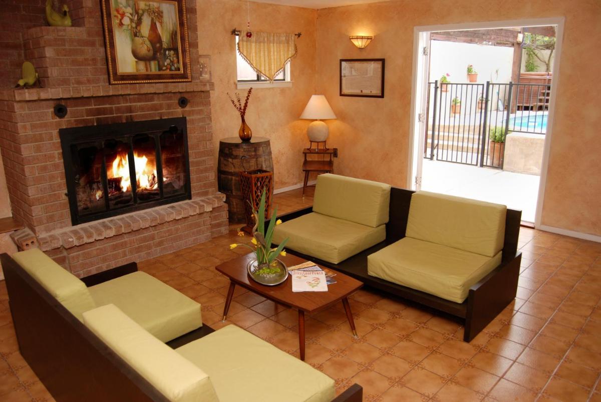 Lakehouse Bed and Breakfast - image 4
