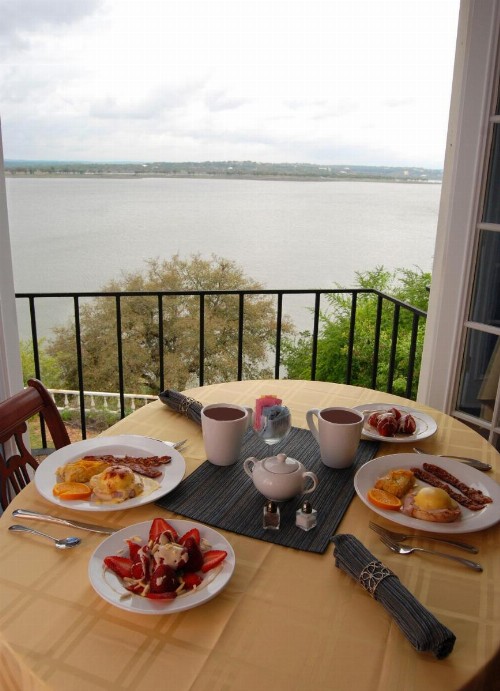 Lakehouse Bed and Breakfast - image 6