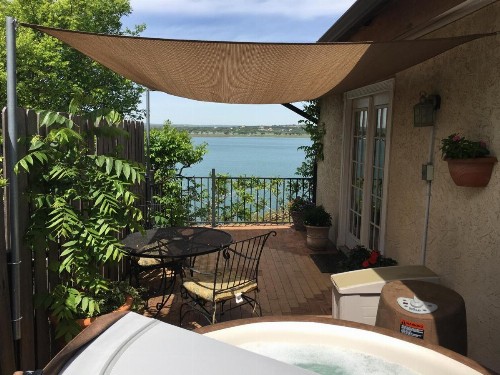 Lakehouse Bed and Breakfast - image 9