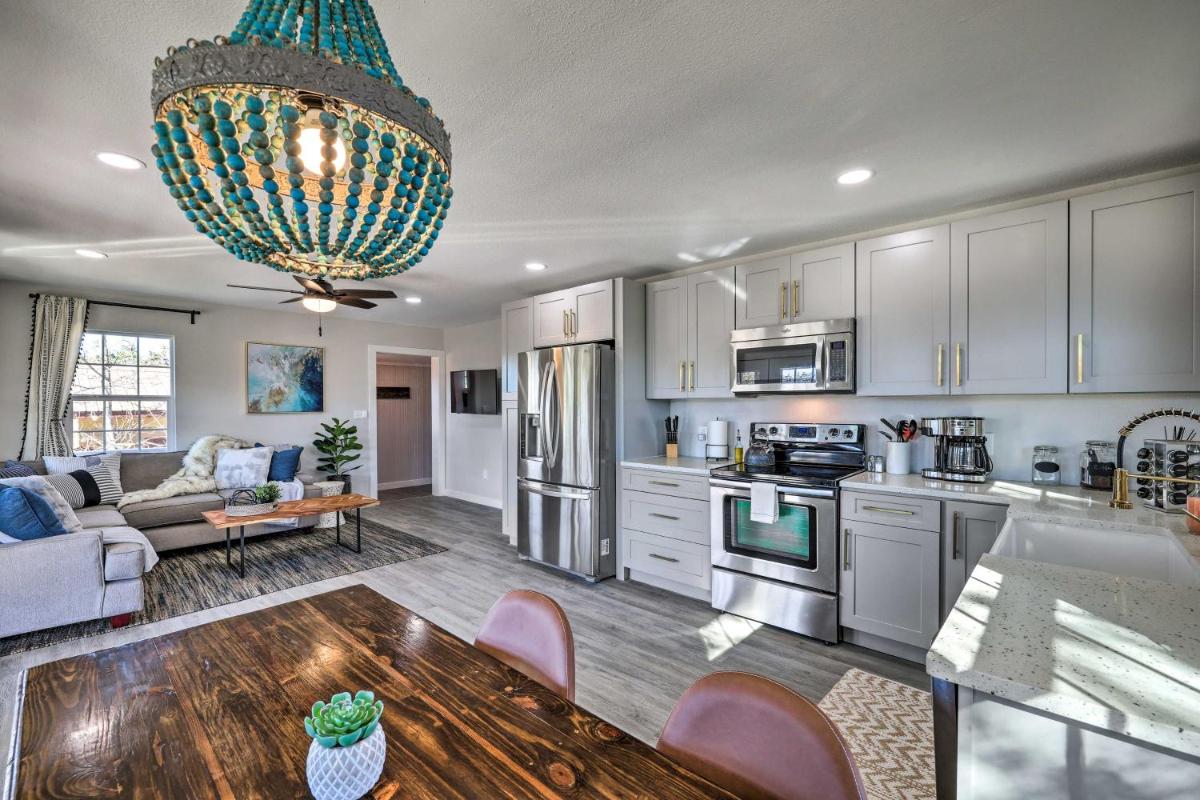 Boho Lake Haus - Dog Friendly and Lake Views! - image 7