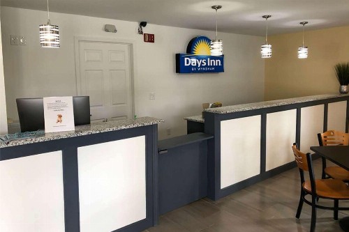 Days Inn by Wyndham Cape Carteret - image 5