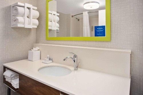 Hampton Inn & Suites Cape Coral / Fort Myers - image 11