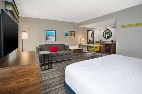 Hampton Inn & Suites Cape Coral / Fort Myers - image 12