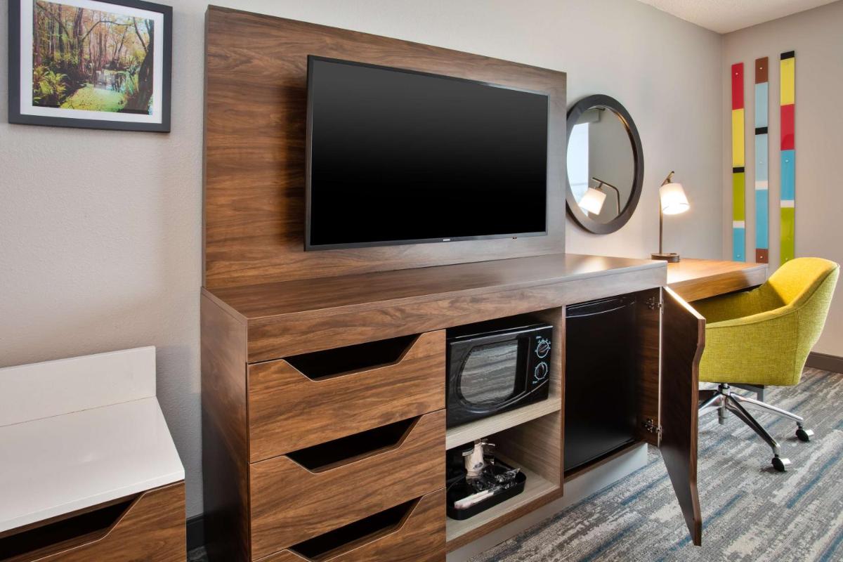 Hampton Inn & Suites Cape Coral / Fort Myers - image 3