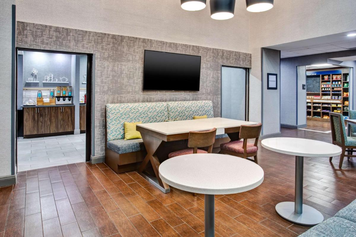 Hampton Inn & Suites Cape Coral / Fort Myers - image 4