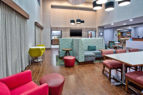 Hampton Inn & Suites Cape Coral / Fort Myers - image 8
