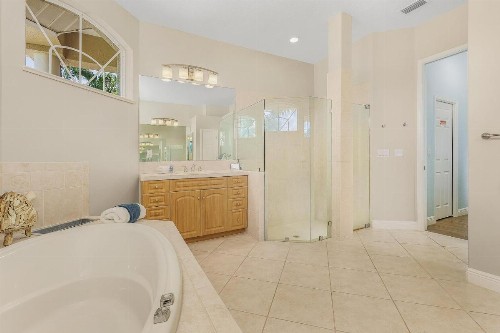 Waterfront Villa Ocean Drive ID1431 - image 14