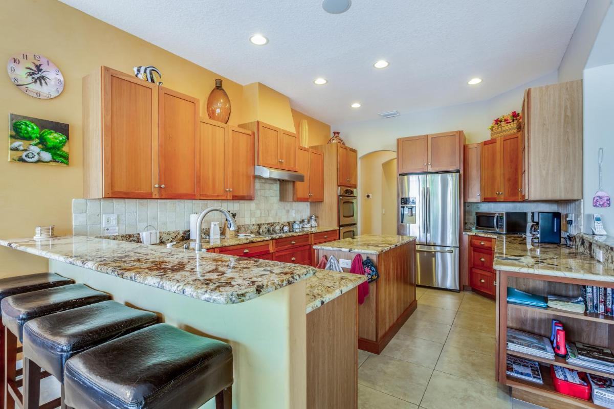 4 Bed 4 Bath Apartment in Cape Coral - image 6