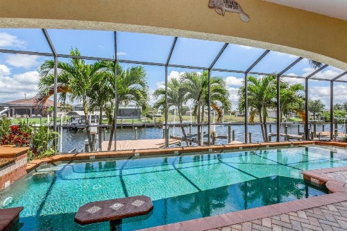 4 Bed 4 Bath Apartment in Cape Coral - image 8
