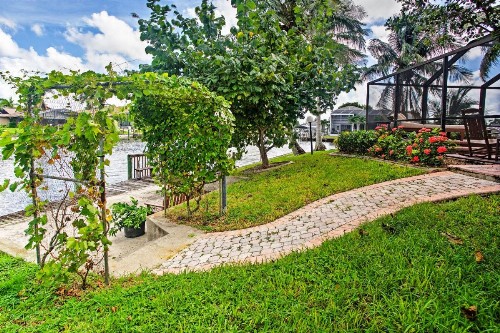 Newly Renovated Tropical Getaway in Cape Coral! - image 1