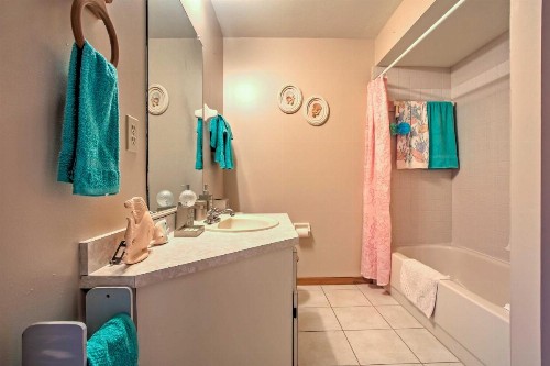 Airy Cape Coral Home with Dock Private Lanai and Pool - image 10