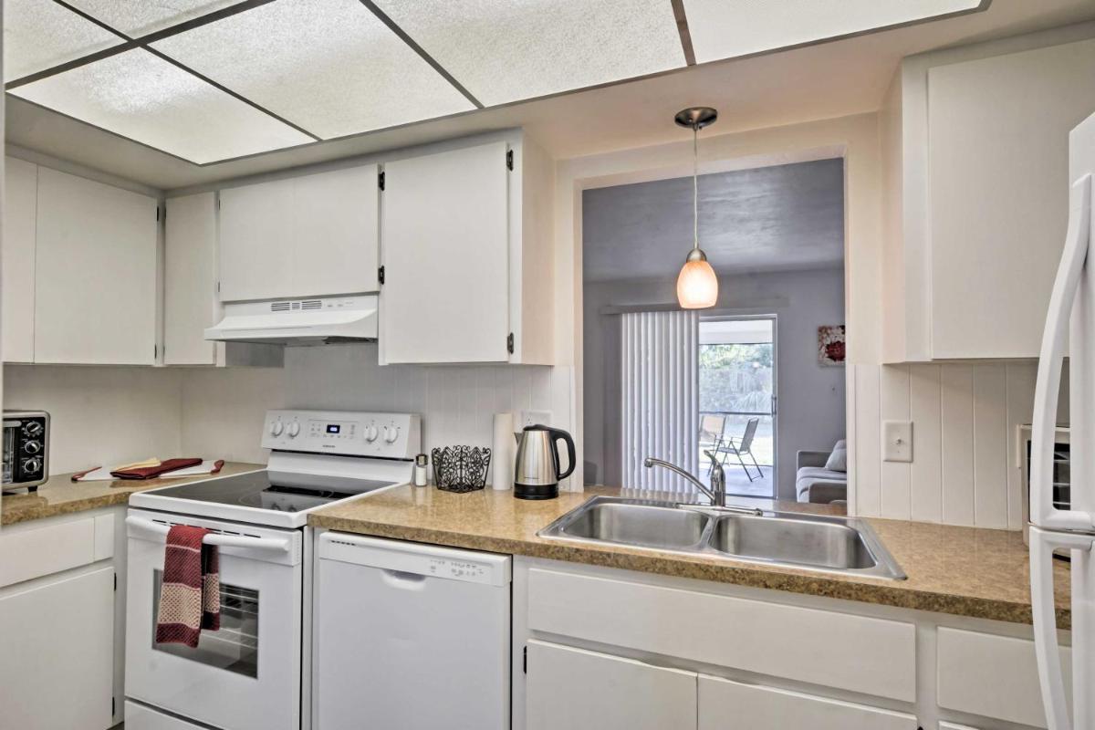 Cape Coral Home 1 Mile From Yacht Club! - image 7