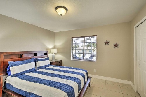 Modern Florida Oasis near Cape Coral Parkway! - image 11