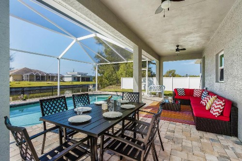 Amazing outdoor living on a freshwater canal 4 bedrooms pet-friendly - Villa Becky - image 12