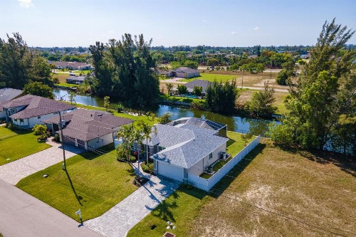 Amazing outdoor living on a freshwater canal 4 bedrooms pet-friendly - Villa Becky - image 15