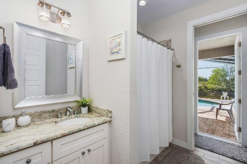 Amazing outdoor living on a freshwater canal 4 bedrooms pet-friendly - Villa Becky - image 16