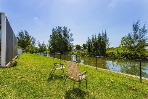 Amazing outdoor living on a freshwater canal 4 bedrooms pet-friendly - Villa Becky - image 6