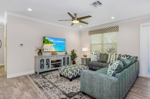 Amazing outdoor living on a freshwater canal 4 bedrooms pet-friendly - Villa Becky - image 9