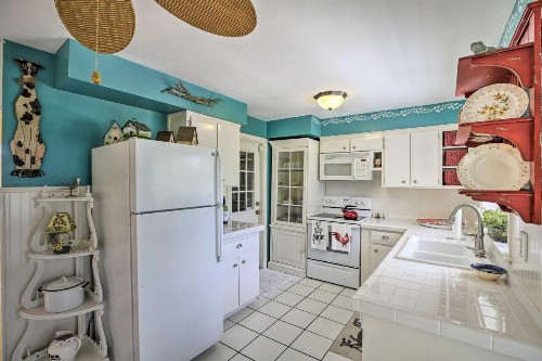 Cute Cape Coral Escape with Yard Near Downtown! - image 8
