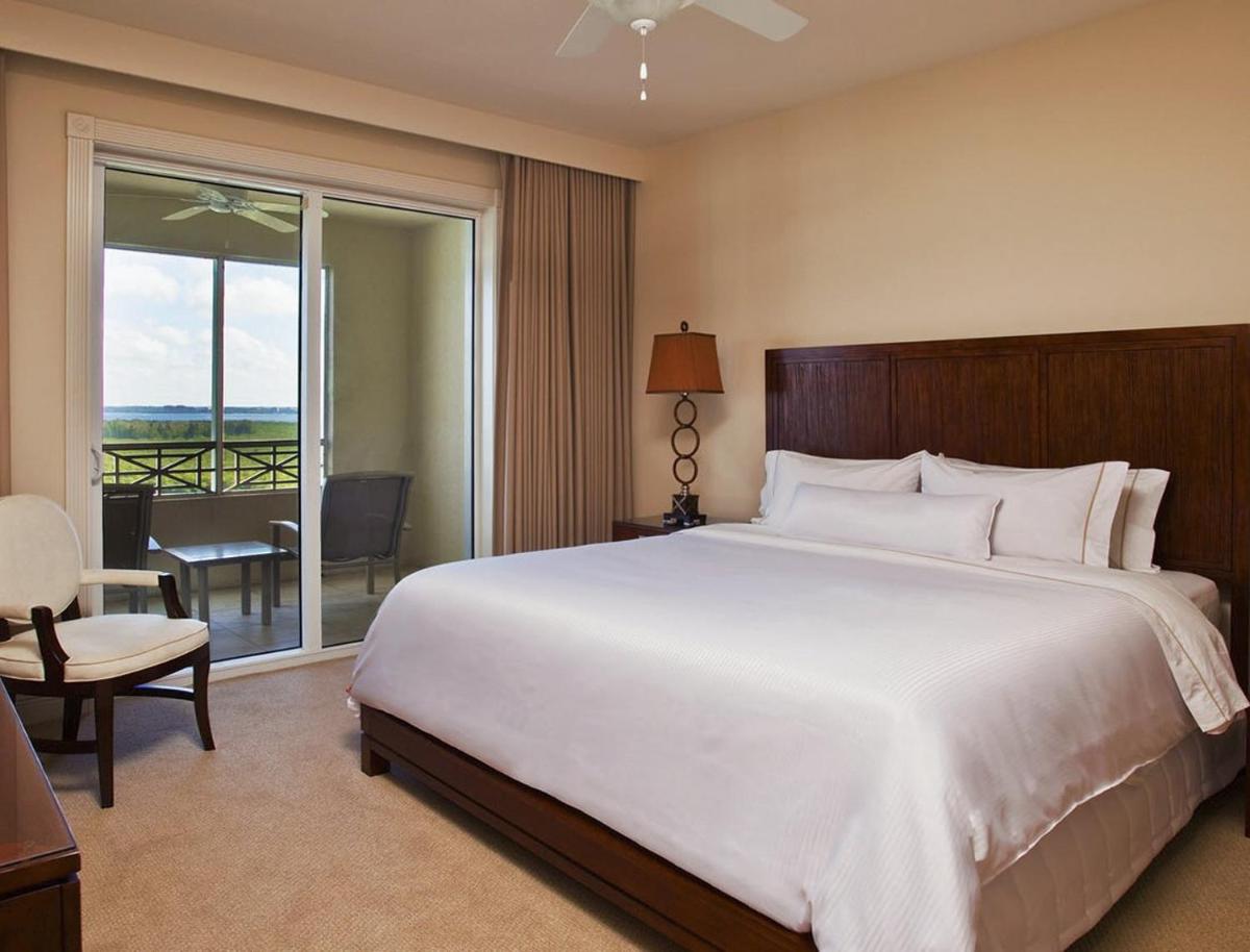 Luxurious Cape Coral Suite with on-site Marina - 3 Nights - Two Bedroom #1 - image 7