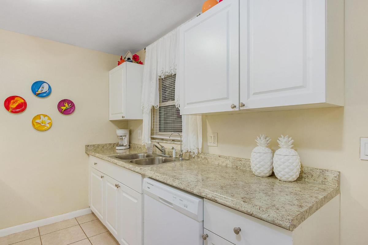 Bikini Bottom Bungalow - Heated Pool & Game Room - Roelens Vacations - image 6