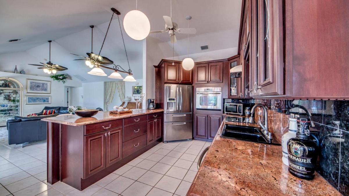 Lakeside at Cat Cay - Cape Coral - Roelens Vacations - image 7