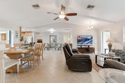 Stunning Outdoor Oasis with Heated Pool Kayaks & Spa - Villa Cape Sea Esta - Roelens Vacations - image 11