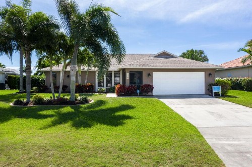 Stunning Outdoor Oasis with Heated Pool Kayaks & Spa - Villa Cape Sea Esta - Roelens Vacations - image 7