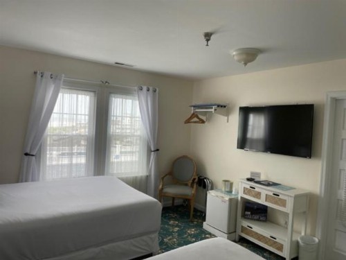 Hotel Macomber - image 12