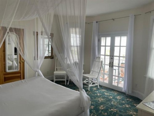 Hotel Macomber - image 13
