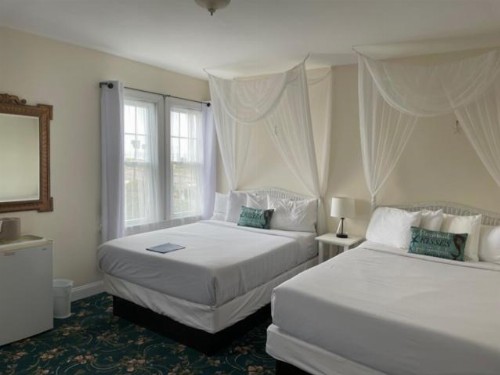 Hotel Macomber - image 17