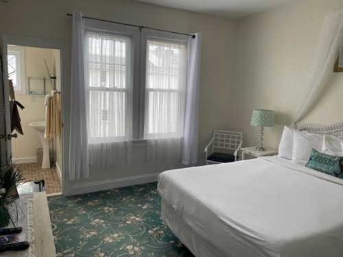 Hotel Macomber - image 24