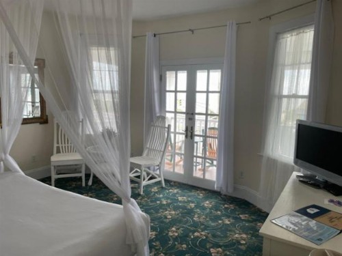 Hotel Macomber - image 25