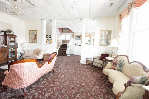 Hotel Macomber - image 32