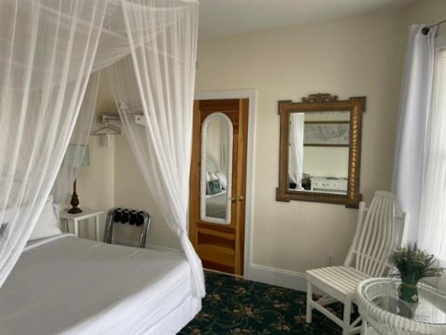 Hotel Macomber - image 6