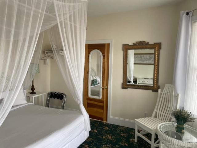Hotel Macomber - image 6