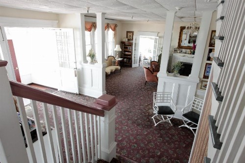 Hotel Macomber - image 8