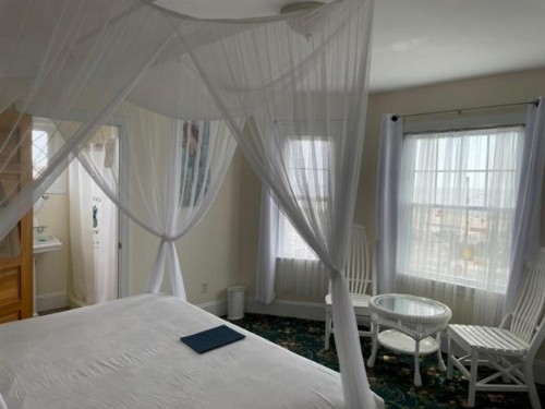Hotel Macomber - image 9